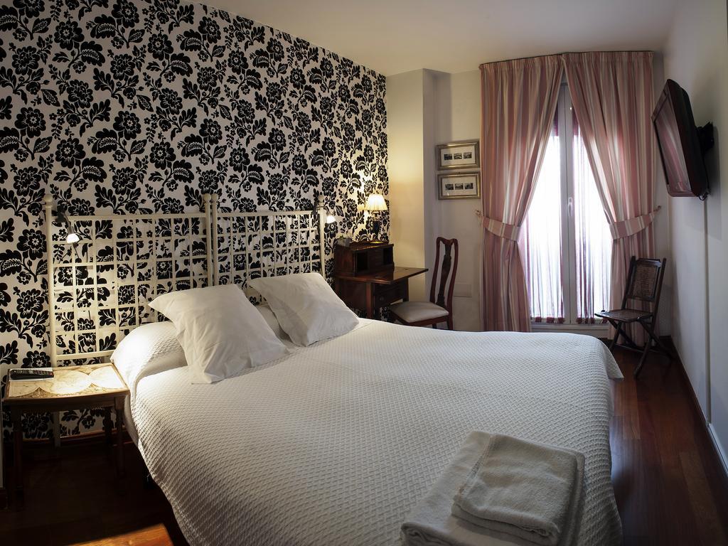Ch Hostal Victoria クエンカ エクステリア 写真